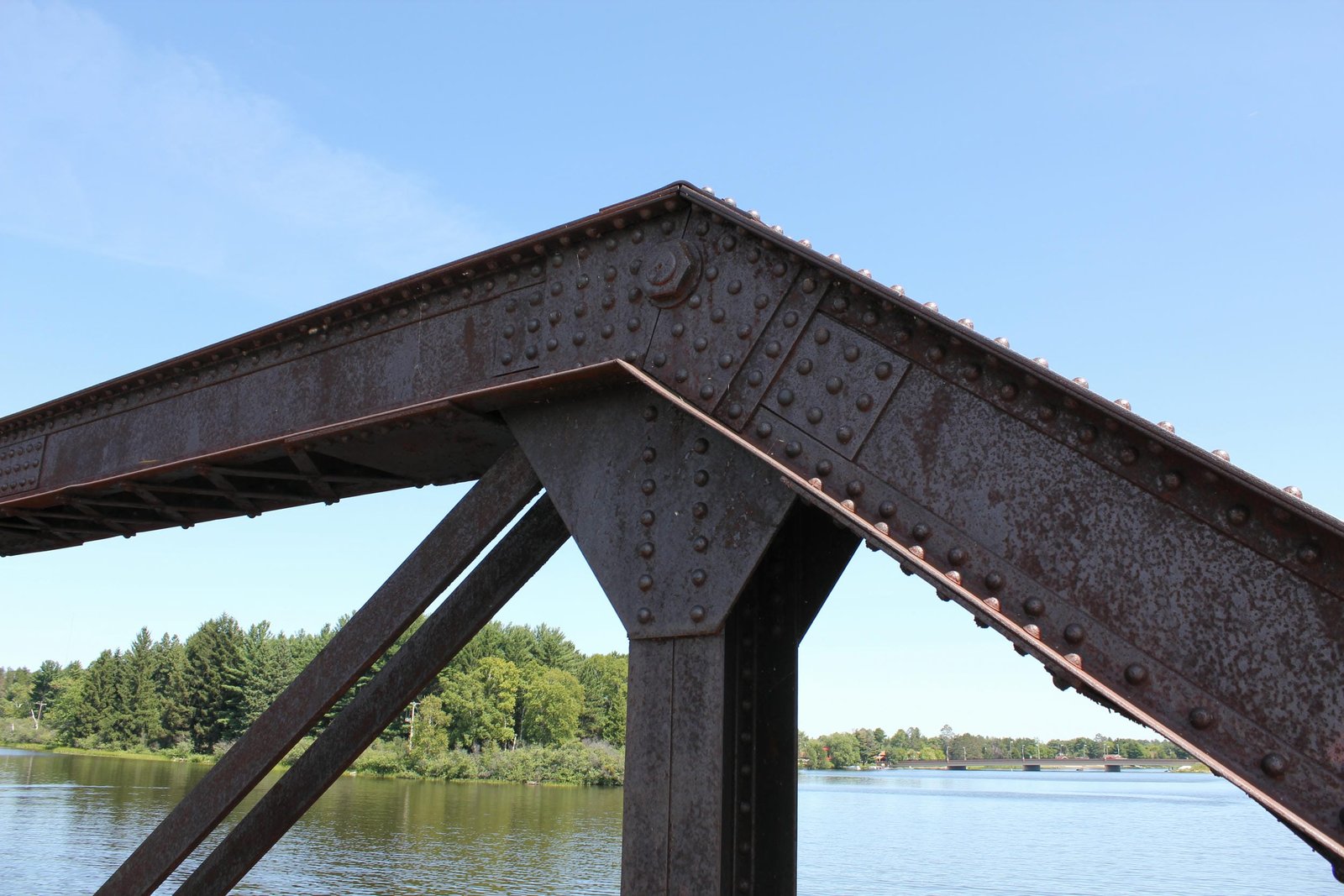 Upper angle connection